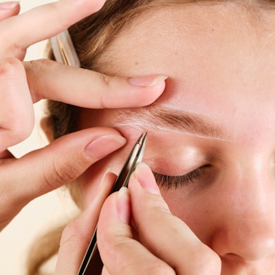 Professional eyebrow shaping service